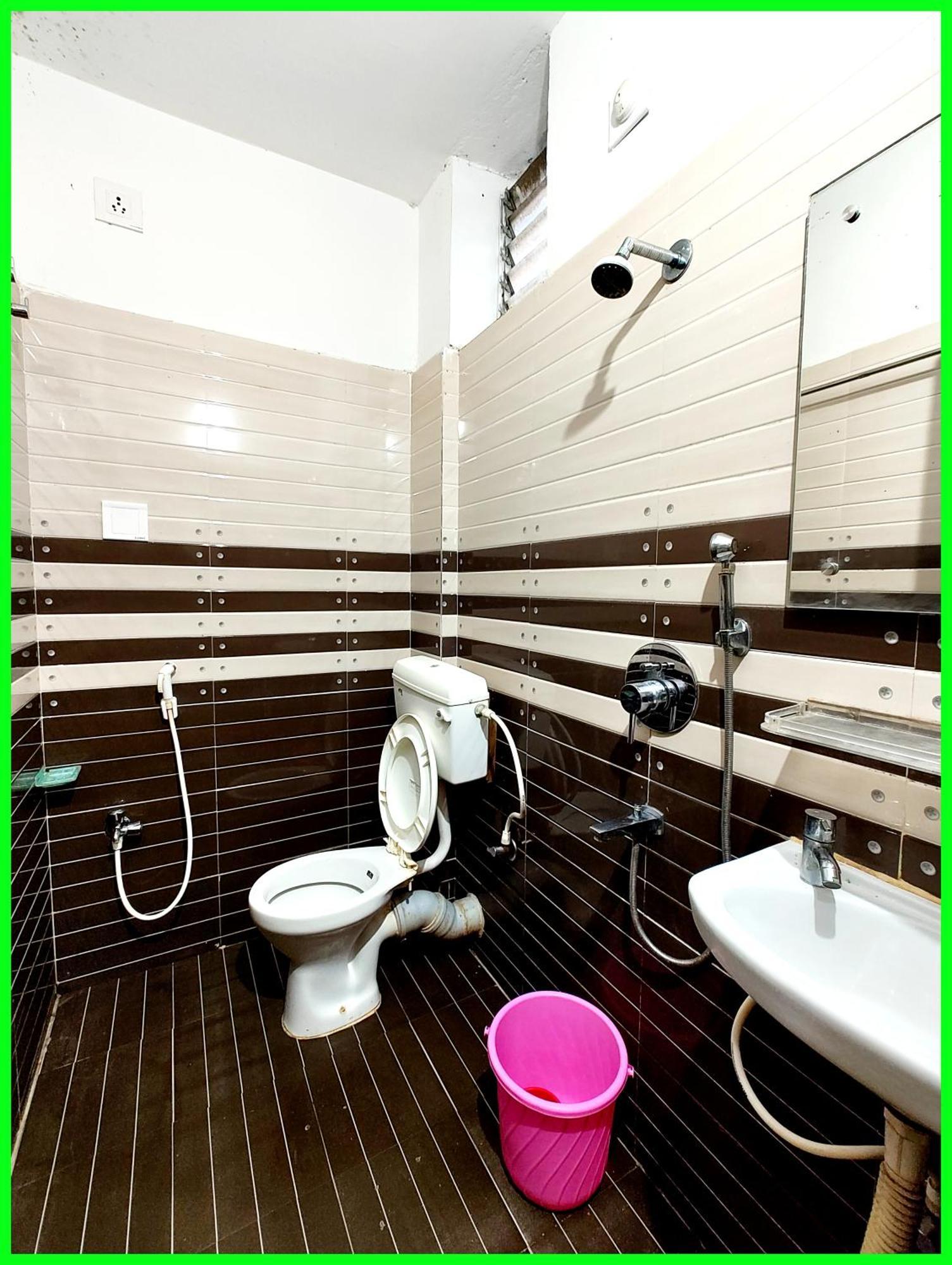 Hotel Sashi Near Sea And Jagannath Temple - Fully Air Conditioned - Prime Location Spacious - A Premium In 3*